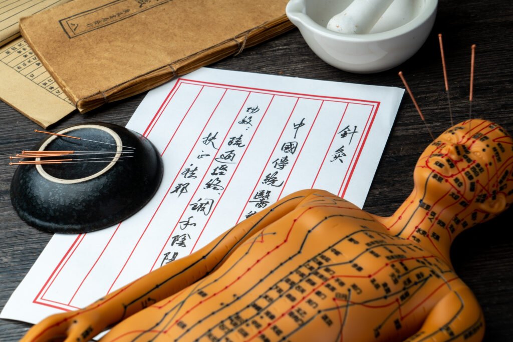 Técnica de acupuntura da medicina tradicional chinesa.